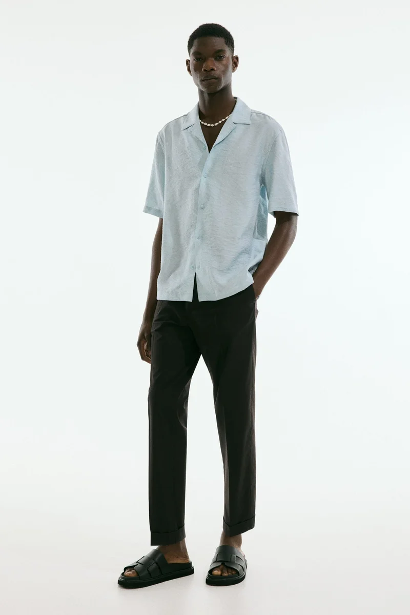 اتش اند ام قميص بياقة ريزورت من الجاكار بقصة عادية