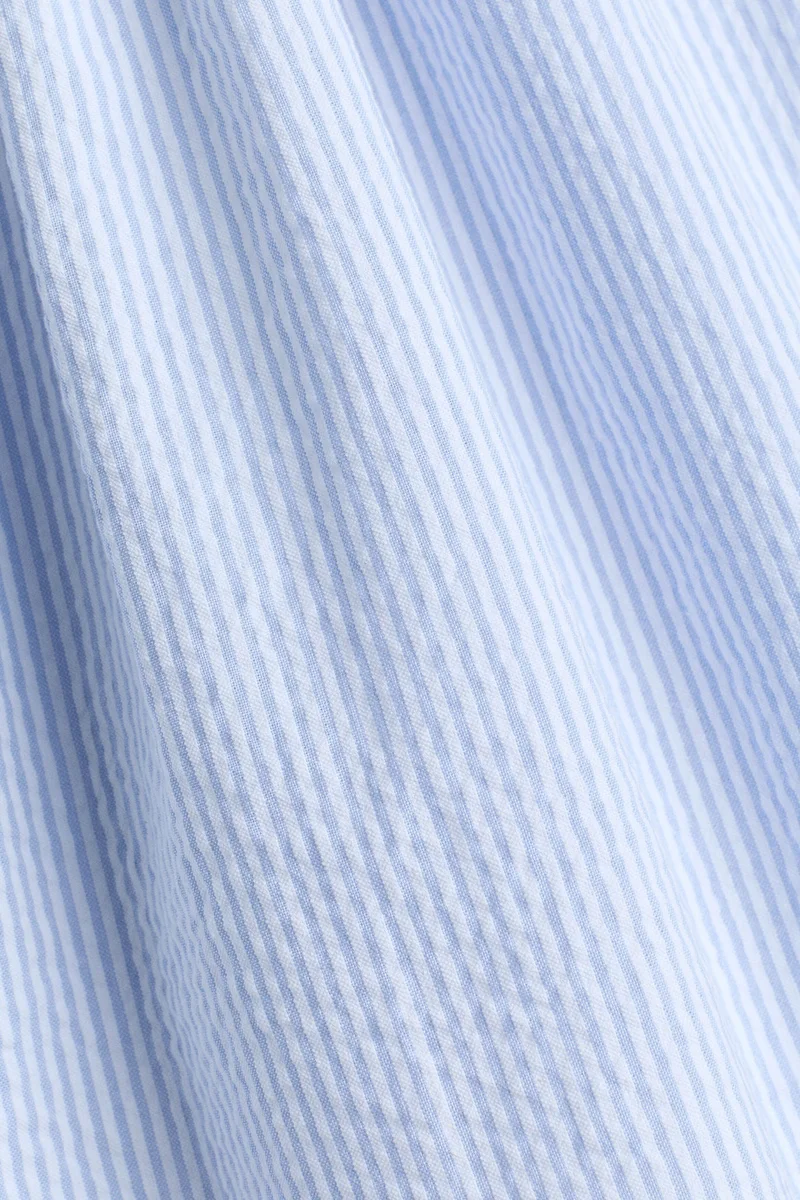 اتش اند ام فستان بحمالات كتف رفيعة ودرزات مجمعة