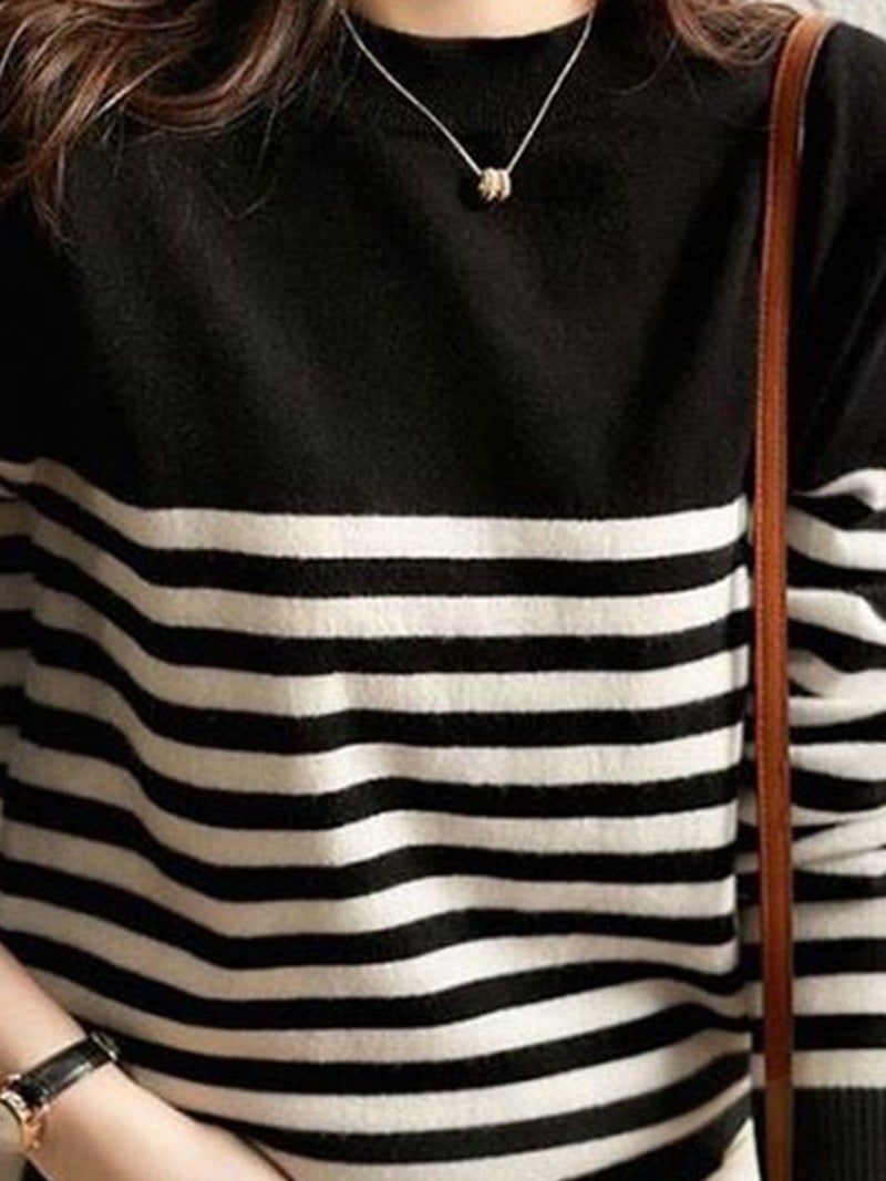 YUNIQEE سويت شيرت أسود مخطط بأكمام طويلة وياقة على شكل V - Image 2