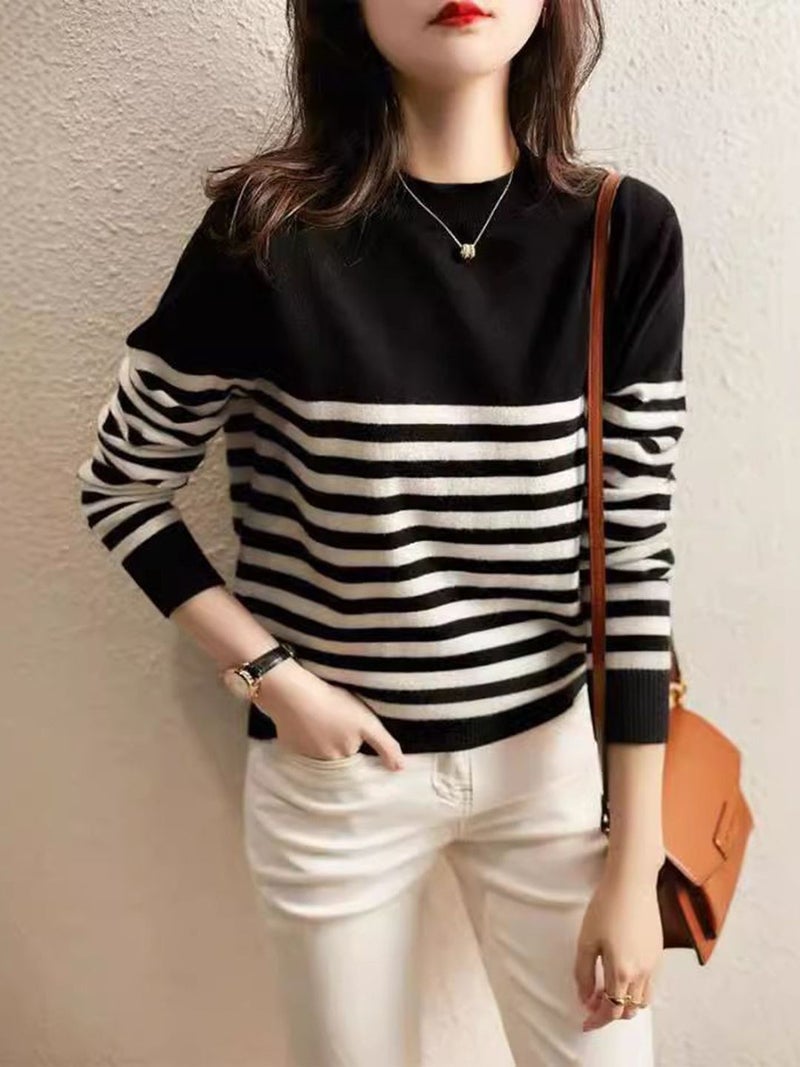 YUNIQEE سويت شيرت أسود مخطط بأكمام طويلة وياقة على شكل V - Image 3