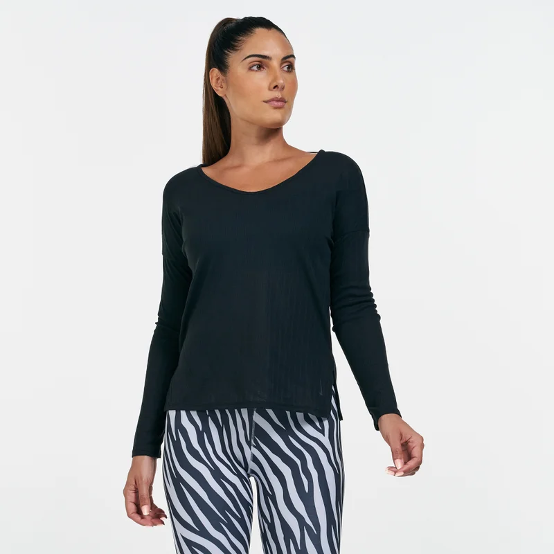 نايكي تيشيرت يوجا بوينتيلي للنساء