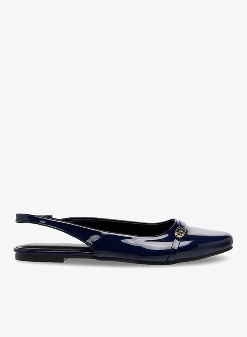 سيليست صنادل نسائية بحزام خلفي بلمسة معدنية