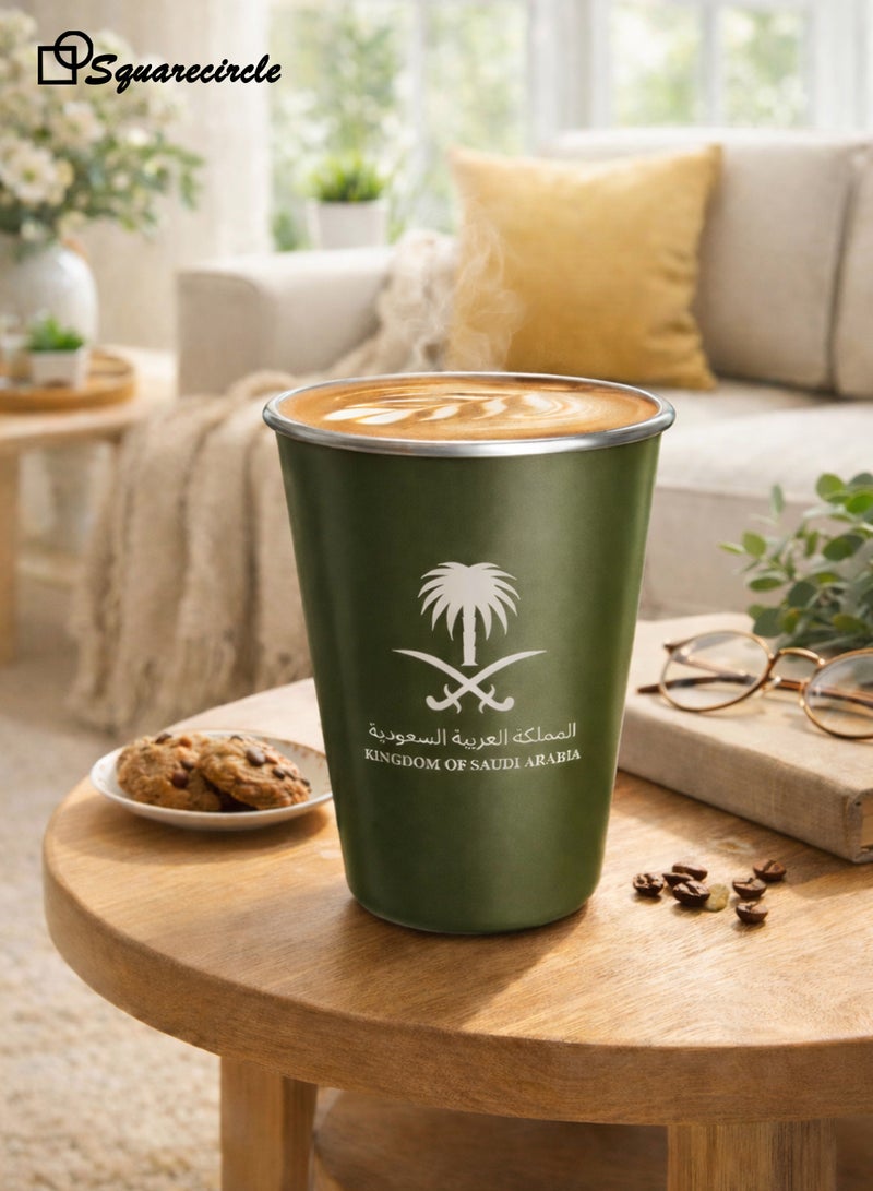 دائرة مربعة كوب قهوة معدني بتصميم عربي 350 مل (11.83 أوقية) – كوب معزول ذو جدار مزدوج | هدية مميزة بشعار السعودية | متين، محمول ومقاوم للصدأ للاستخدام المنزلي، في المكتب وفي الهواء الطلق(أخضر) - Image 1