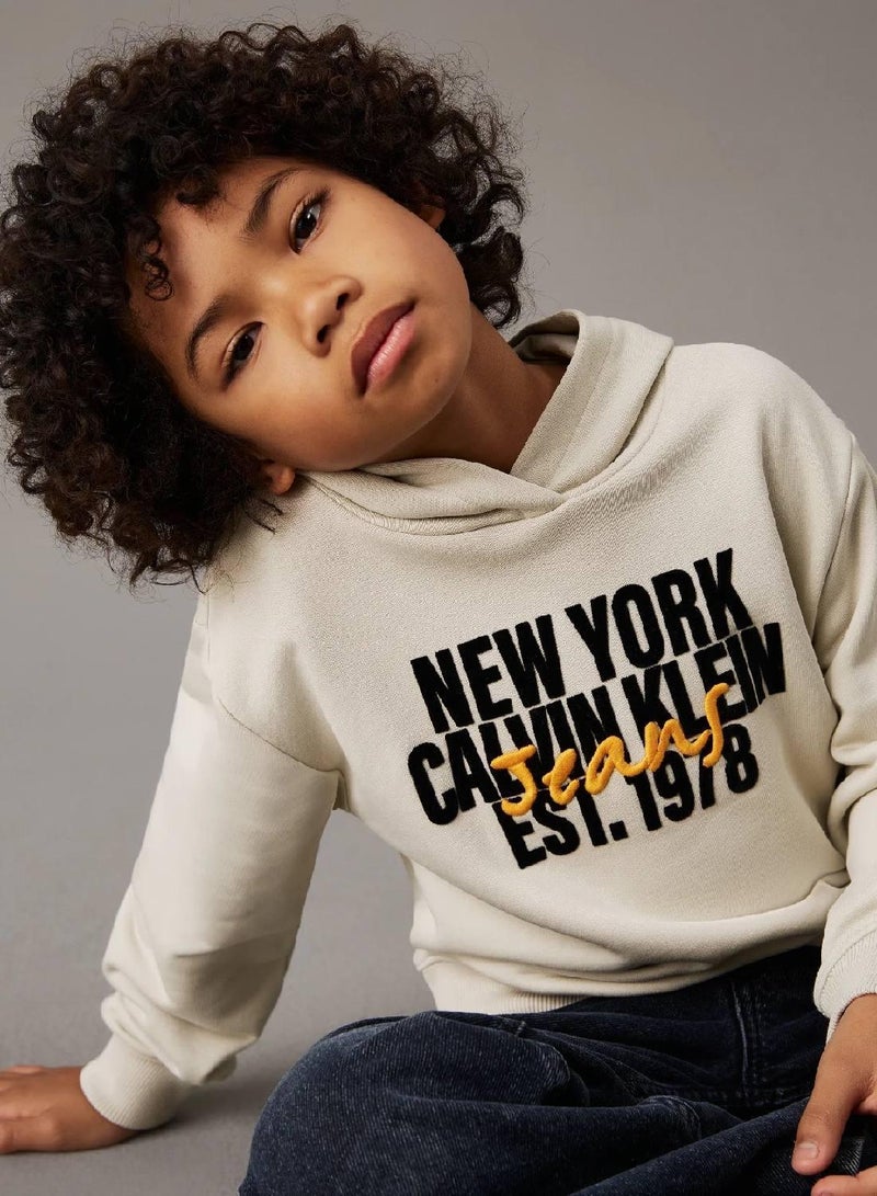 كالفن كلاين جينز هودي مريح مزين بشعار كلفن كلاين - Image 3