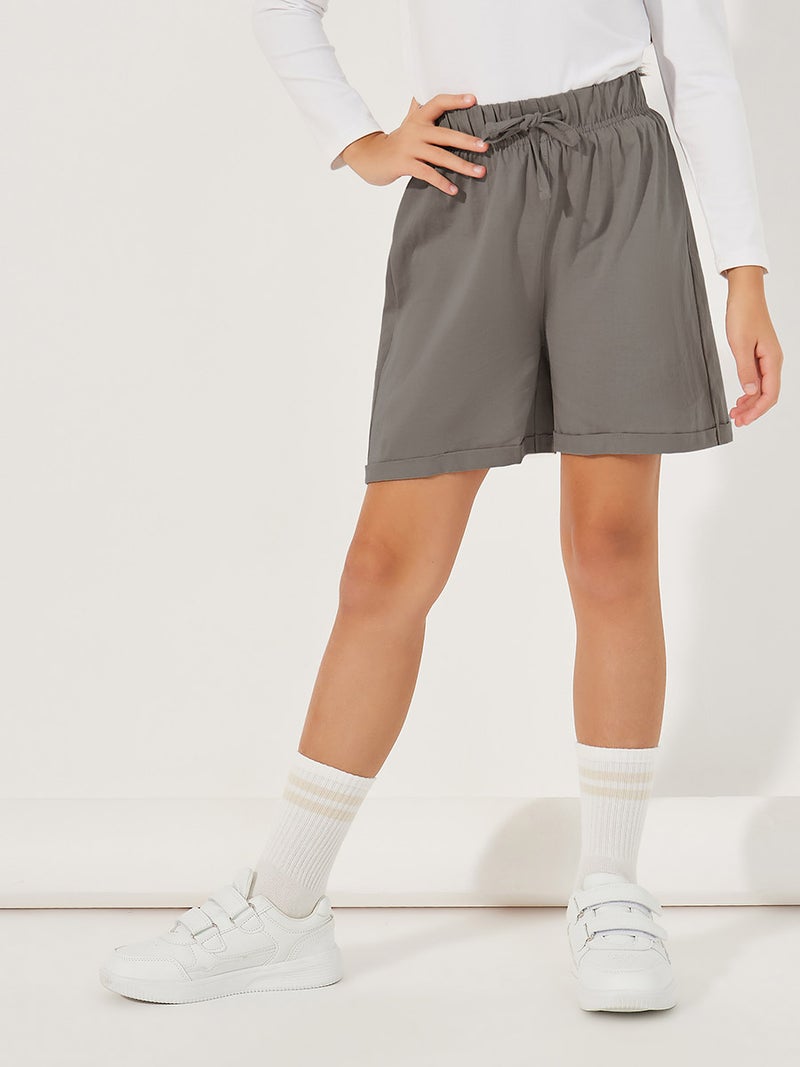ستايلي شورت سادة بحافة مطوية ورباط خصر - Image 1