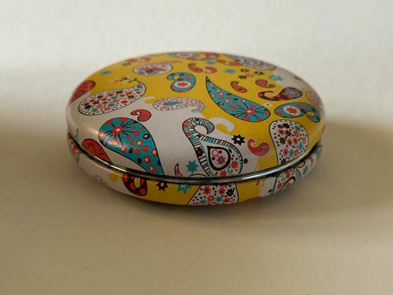 Decorative Compact Mirror, Double-Sided, Paisley Pattern, 7.5 cm, 1X/2X Magnification, Travel Size (Yellow) - Image 1
