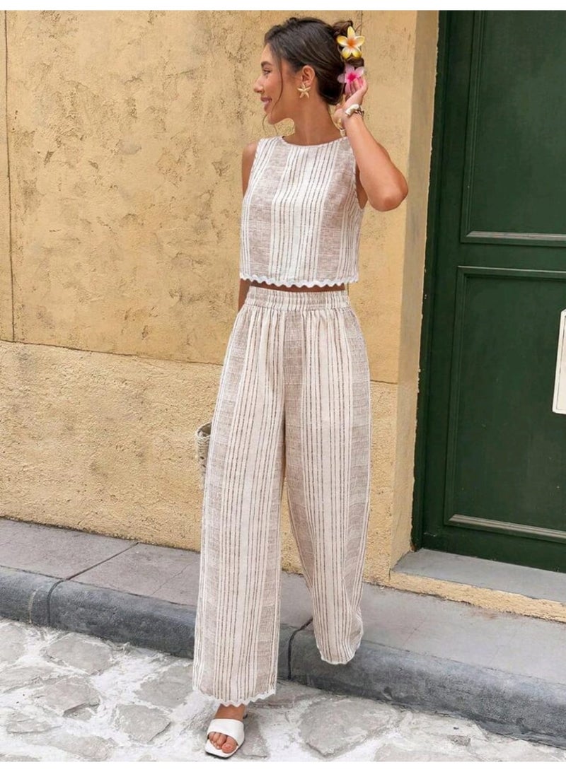 شي إن طقم نسائي مخطط من قطعتين من شي إن، مناسب لفصل الصيف، بتصميم بوهيمي أنيق، مثالي للعطلات والإجازات، يتكون من بلوزة بدون أكمام مزينة بكشكشة وبنطال واسع الساقين. - Image 2
