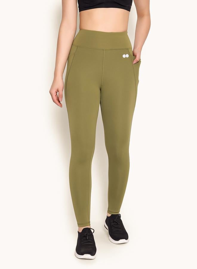 Clovia Snug Fit 4-Pocket Active Tights - Image 2