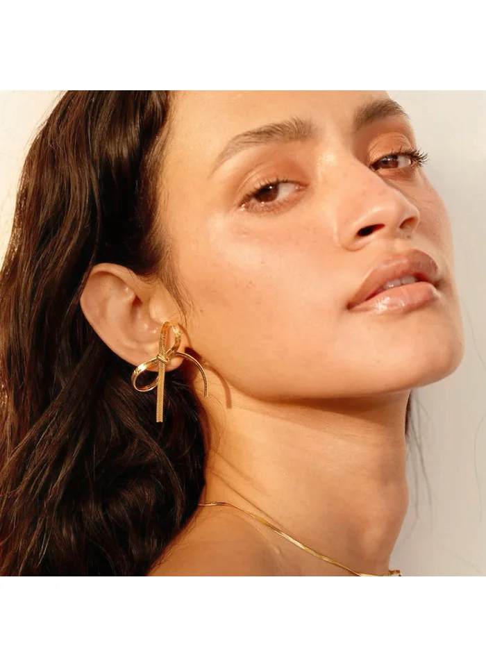 noya Holly Bow Stud Earring - 18K Gold Plated