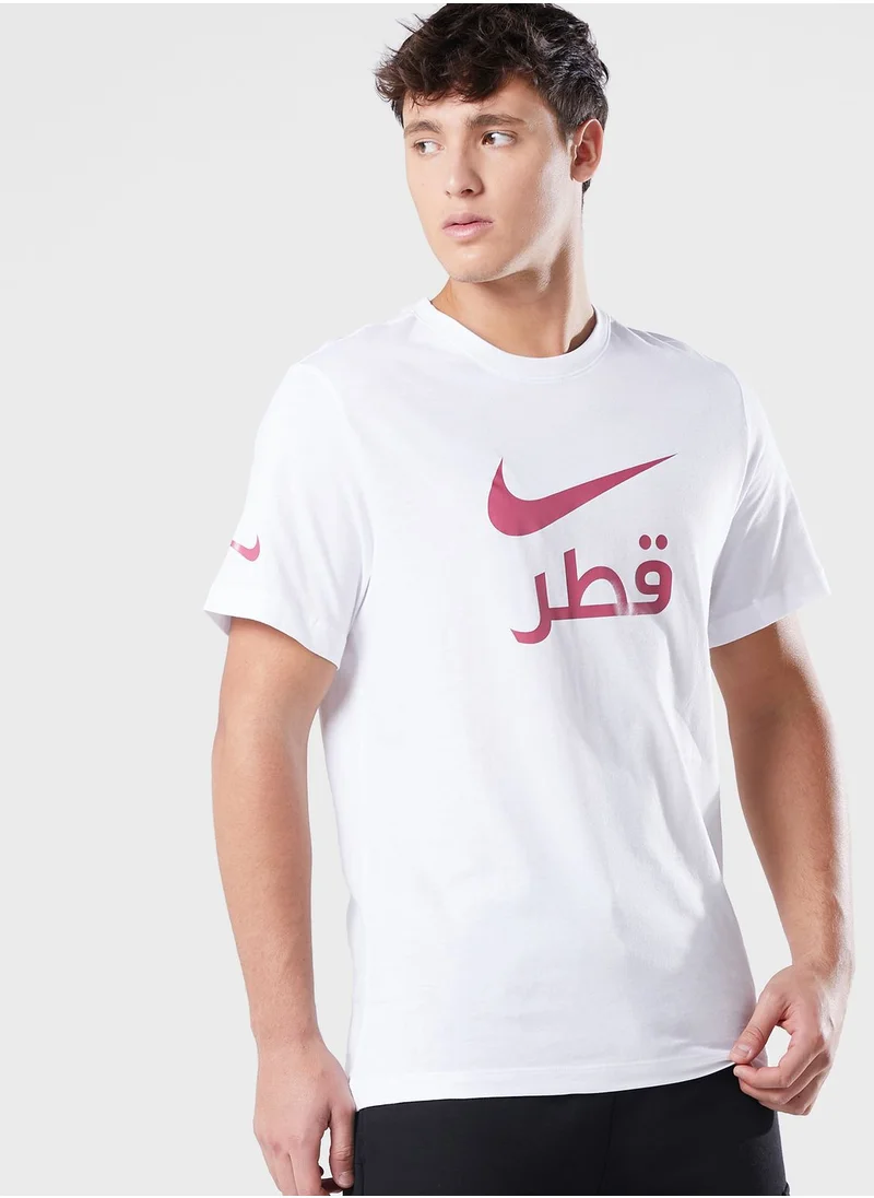 نايكي تيشيرت بطباعة كتابة