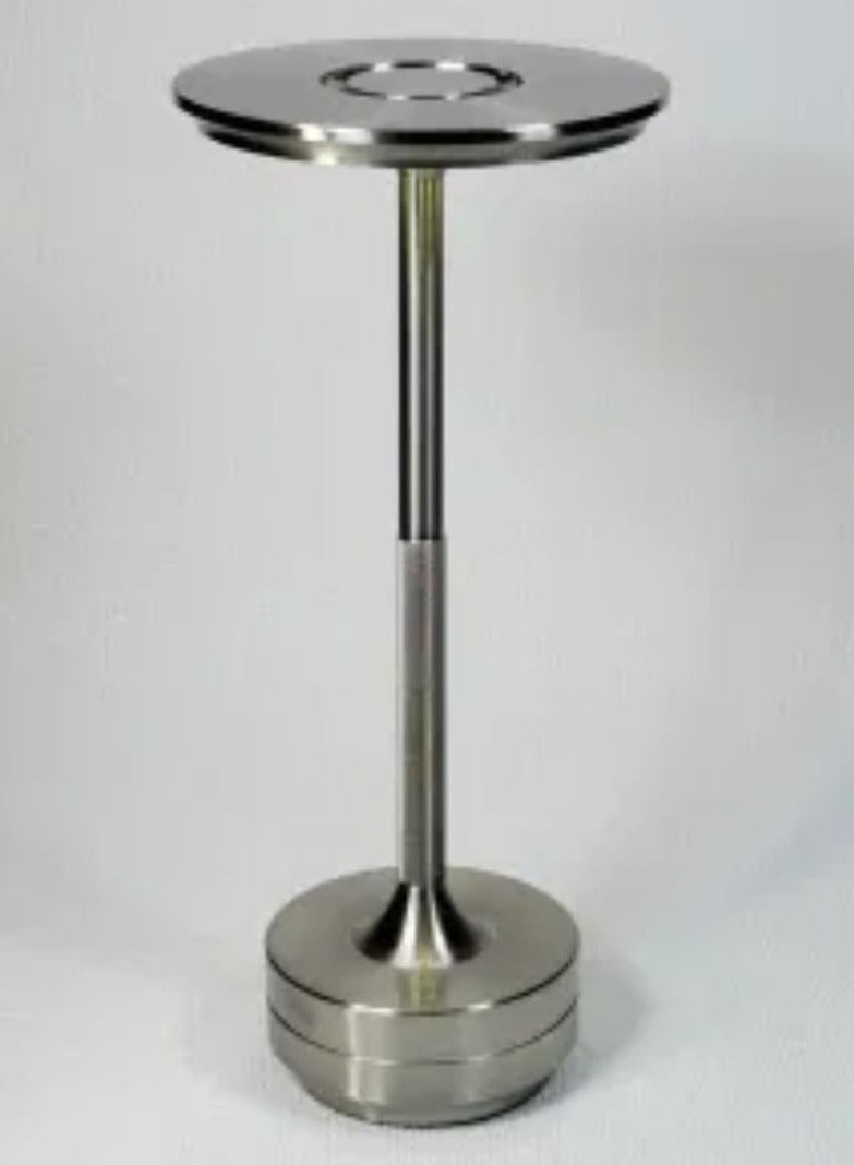 مصباح طاولة من المنيوم قابل لإعادة الشحن بتصميم كلاسيك - Image 4