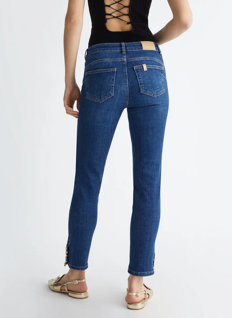 ليو جو بنطال جينز بقصة سكيني مزين بسلاسل