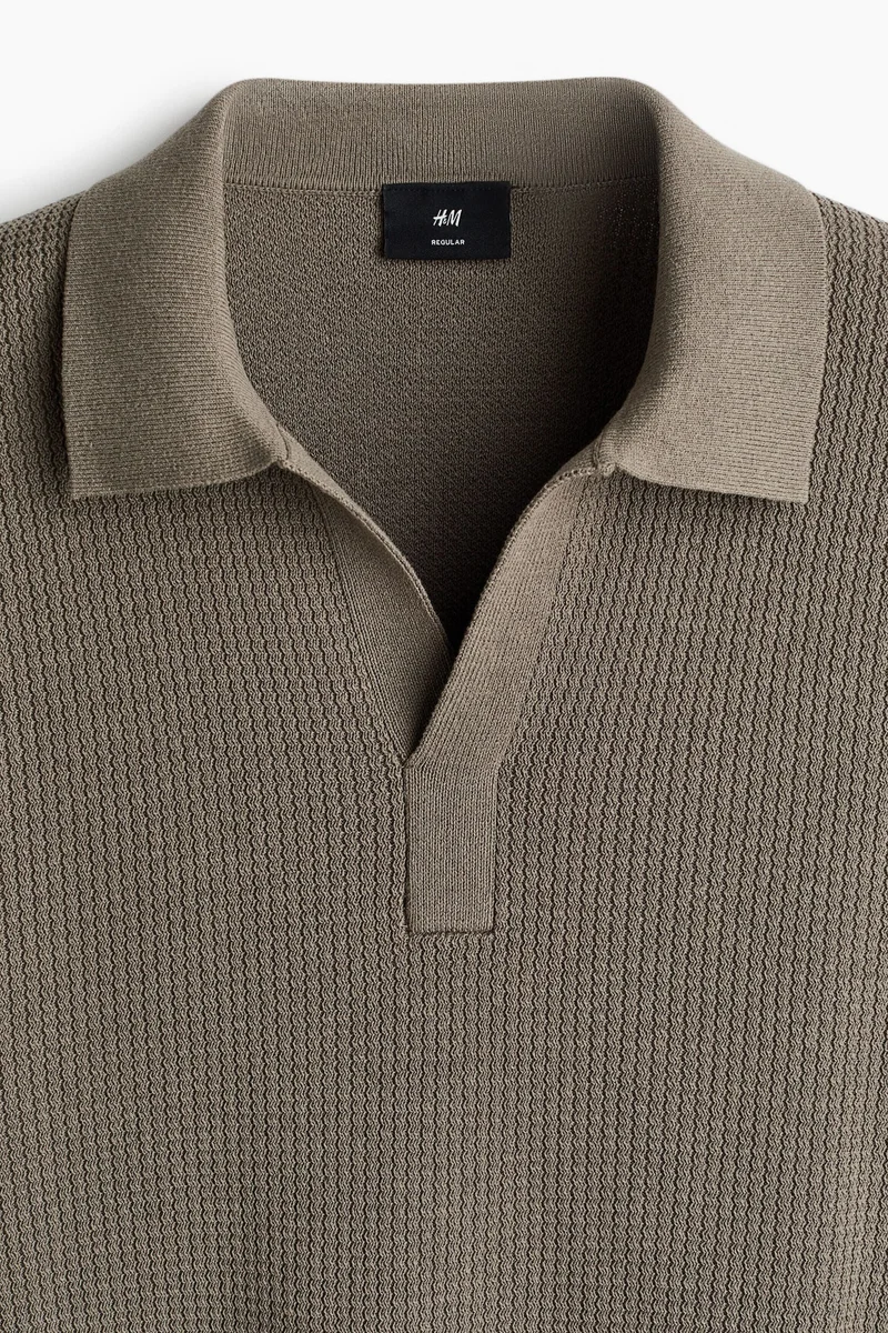 اتش اند ام تي-شيرت بولو محبوك بقصّة عادية