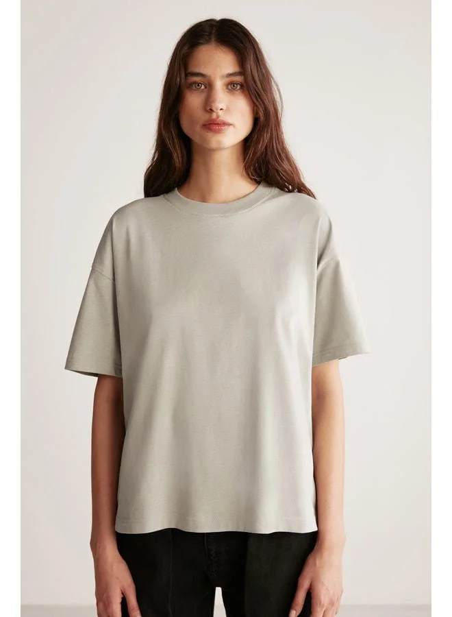 Grimelange Jemmy Women's 100% Organic Cotton Relaxed Fit Slit Round Neck Light Grey T‑shirt.