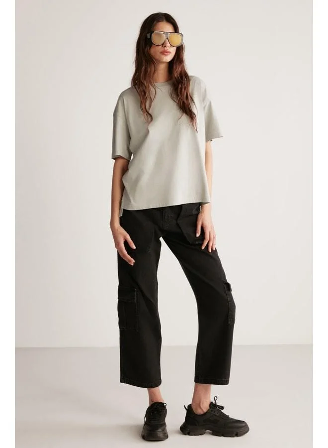 Grimelange Jemmy Women's 100% Organic Cotton Relaxed Fit Slit Round Neck Light Grey T‑shirt.