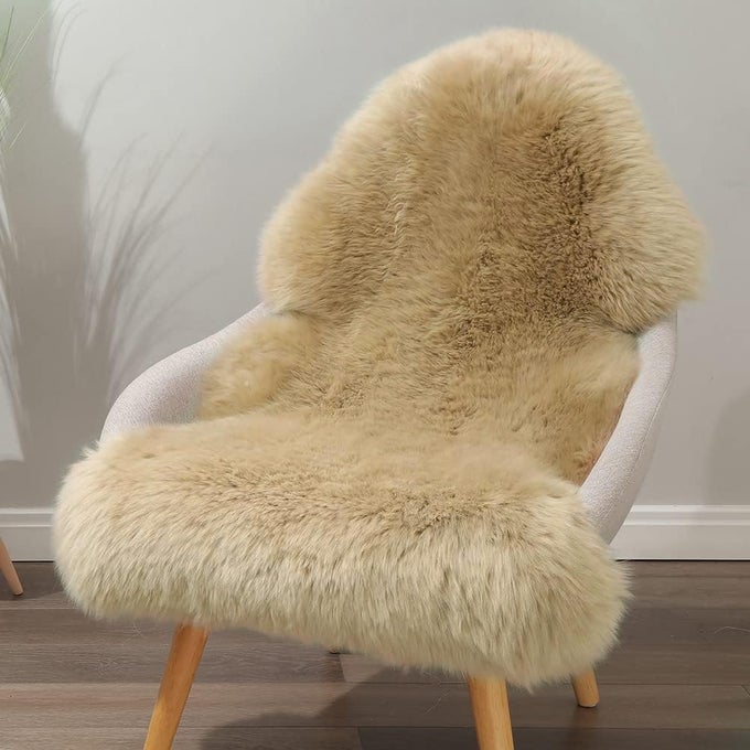 GENUINE SHEEPSKIN AREA RUG WOOL RUG FUR CARPET FLUFFY SHAGGY FUR RUG FOR LIVING ROOM KIDS BEDROOM REAL SHEEPSKIN THROW LAMBSKIN RUGS SOFA MAT CHAIR SEAT COVERS TAN 2 X 3 FT SHEEPSKIN