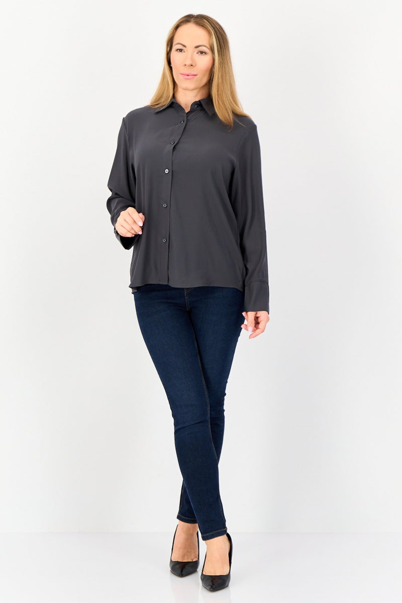 bebe قميص نسائي بأكمام طويلة وياقة مدببة، رمادي داكن - Image 4