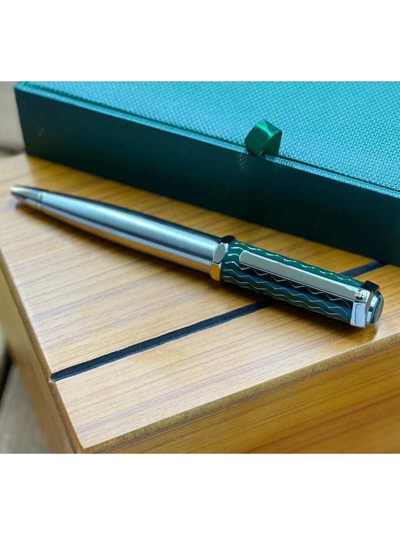 Luxurious men's pen in a distinctive and elegant box