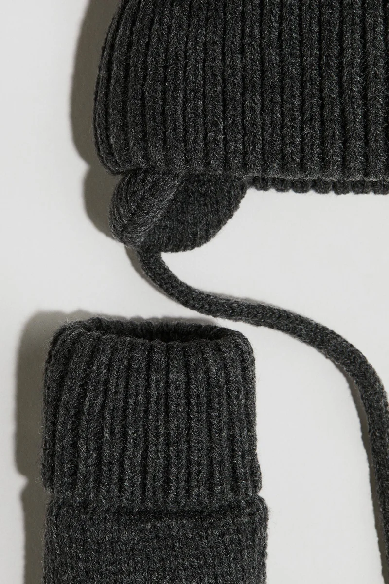 H&M 2-piece beanie and mittens set