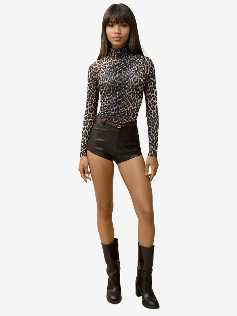 زوبعة بلوزة بنصف ياقة مدورة بطبعة جلد الفهد