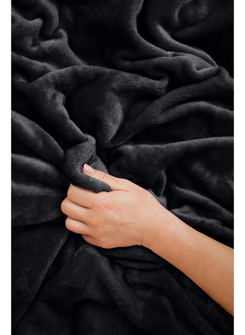 بطانية ووسادة سفر - بطانية طائرة ناعمة فاخرة 2 في 1 مع غطاء وسادة ناعم للحقيبة، وجيب لحقيبة اليد، ومشبك لحقيبة الظهر (أسود) - Image 4