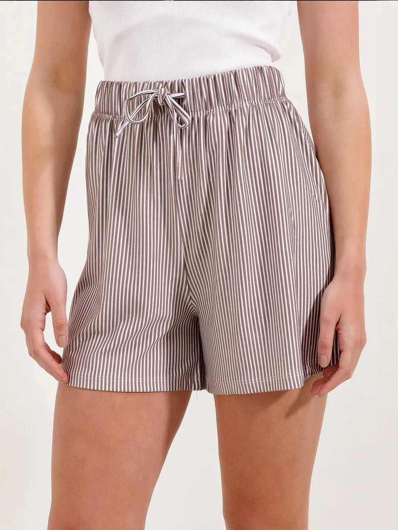 بيغ دارت شورت فيسكوز مخطط بقصة مريحة ورباط