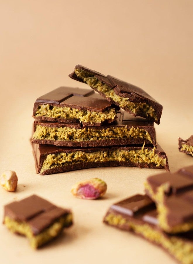 ChocoMenzo Dubai Kunafa Bar – Delicious Chocolate-Coated Middle Eastern Dessert in Elegant Gift Box – Perfect for Gifting or Enjoying (200g) - Image 5