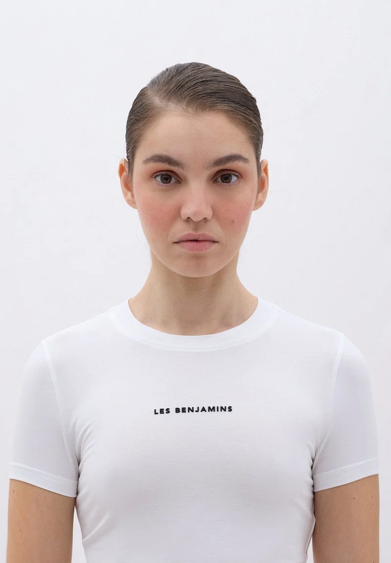 ليس بنجامنز تي شيرت مقاس مناسب ٤٠٦