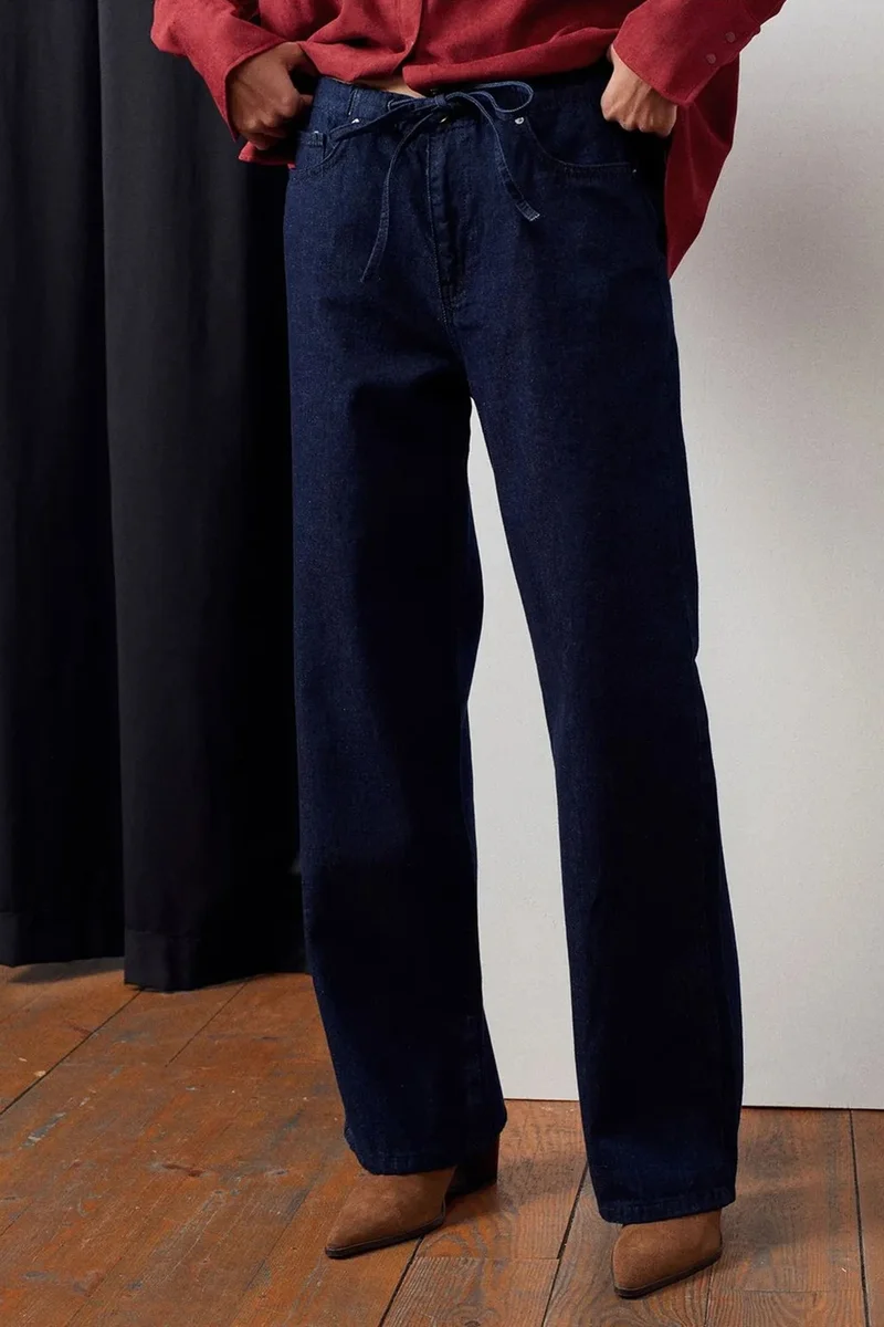 DILVIN Women’s Mid-Waist Straight-Leg Jeans