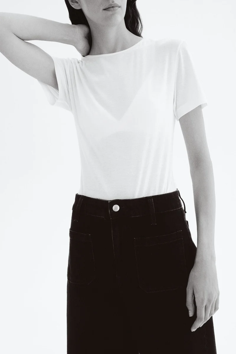 اتش اند ام جينز بخصر عالي وقصّة واسعة