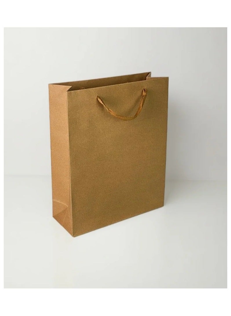 كيس ورق، كيس ورقي واحد، كيس هدايا متوسط الحجم و متعدد الاستخدامات، كيس بني اللون مناسب للاستخدام في عدة مناسبات مثل الدراسة و العمل و التسوق 33x24 سم. - Image 1