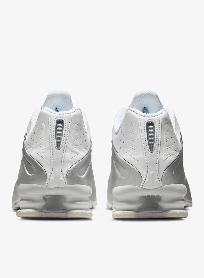 Nike WHITEMTLCSILVER-WHITE-BRTCRIMSON Shox R4 for Men | Best Price UAE