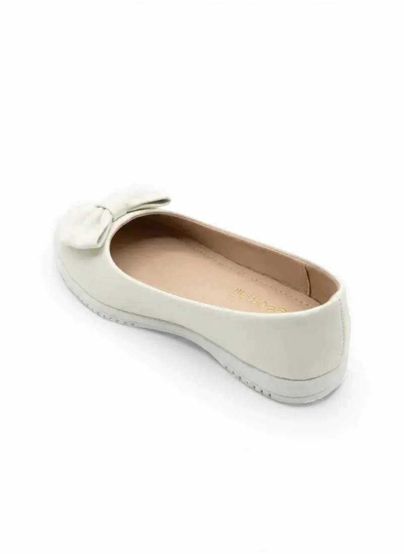 Geoomnii White Junior Girls’ Closed Flat Shoes – Comfortable, Lightweight & Everyday Wear for Women | Best Price UAE