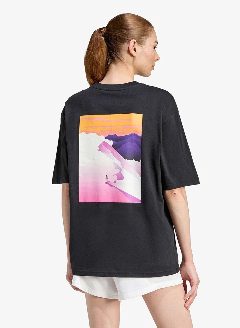 اديداس تيشيرت مطبوع لمغامرات الهواء الطلق