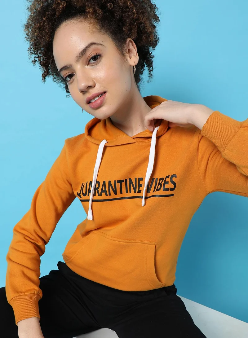 كامبوس سوترا هودي نسائي بقلنسوة بطبعة أجواء الحجر الصحي بلون الخردل الأصفر