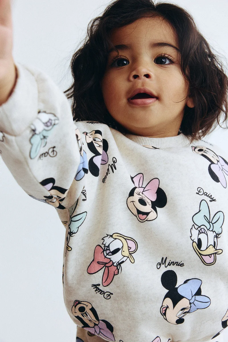 اتش اند ام طقم من نسيج سويت شيرت مزين بطبعة - عبوة من قطعتين