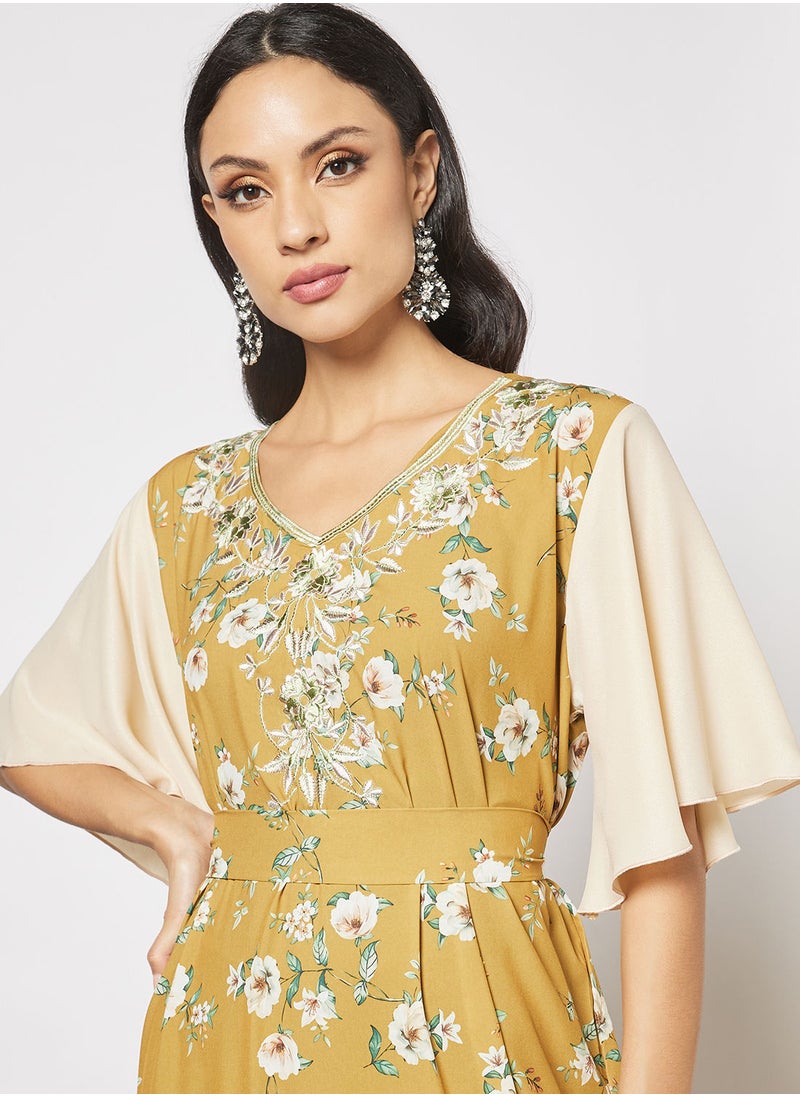 Hayat - Jalabiya With Light Floral Embroidery In Short Sleeves With Belt - Image 1