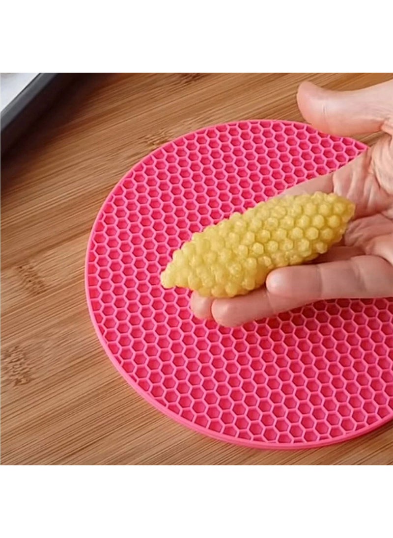 Holly Home - Silicone Trivet, Honeycomb Patterned Trivet Mold, Handle Red Diameter: 17.5cm - Image 1