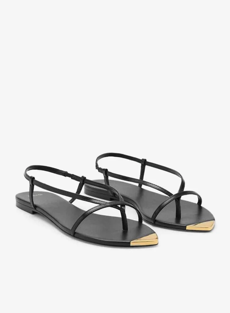 مانجو صنادل بشريط وتصميم متباين