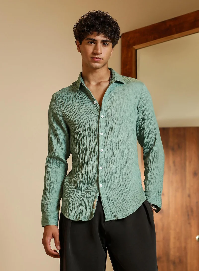 كامبوس سوترا قميص رجالي سادة بلمسة مضلعة وياقة ممتدة وأكمام طويلة بأزرار وحافة منحنية من قماش منسوج للارتداء اليومي والكاجوال - أخضر مائي