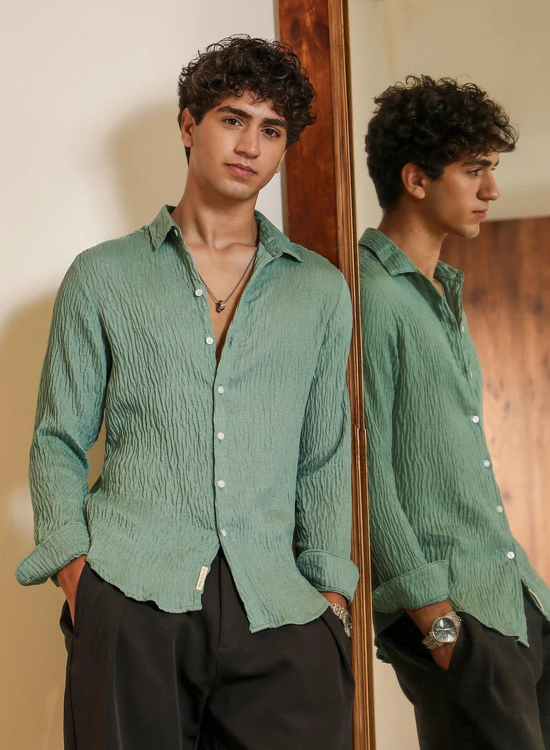 كامبوس سوترا قميص رجالي سادة بلمسة مضلعة وياقة ممتدة وأكمام طويلة بأزرار وحافة منحنية من قماش منسوج للارتداء اليومي والكاجوال - أخضر مائي