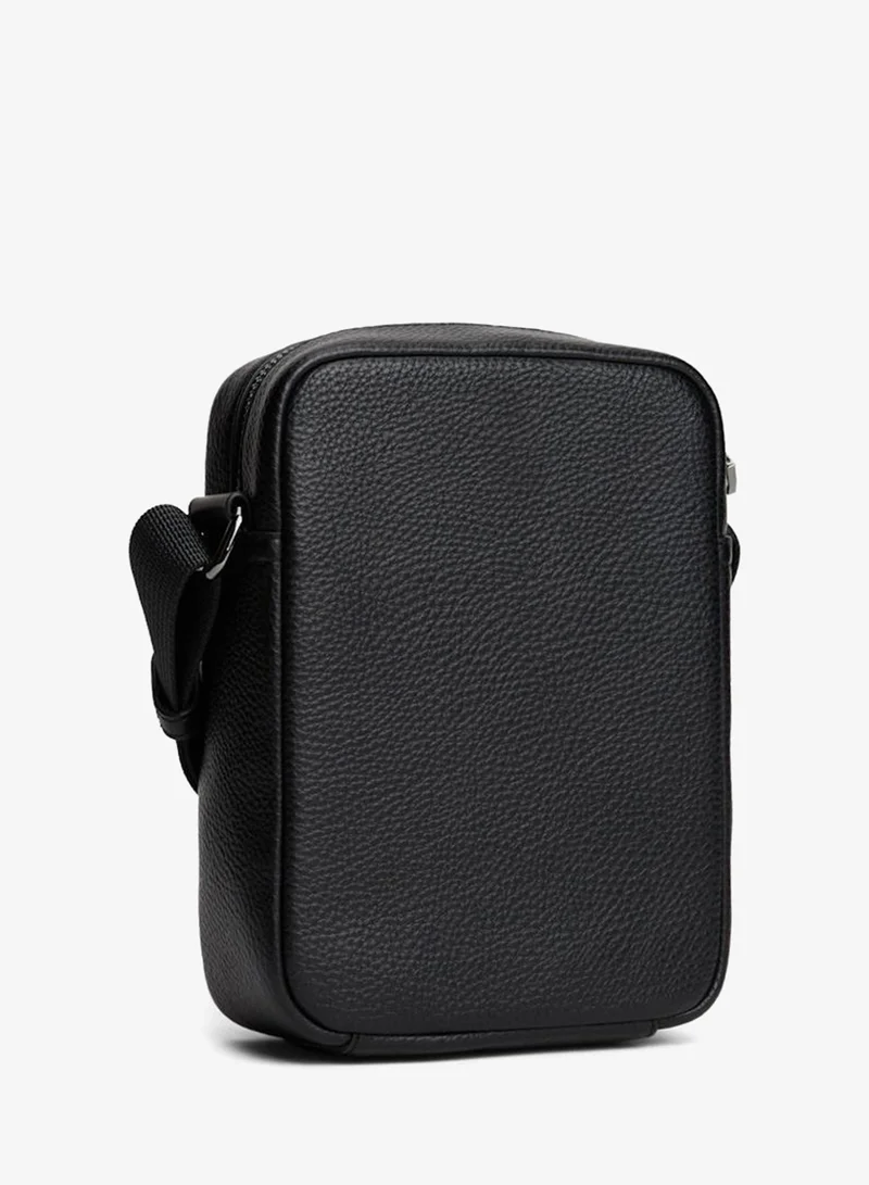 TOMMY HILFIGER Central Logo Detail Messenger Bag