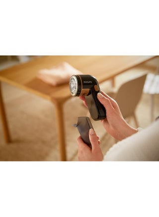 Philips Fabric Shaver, Quick And Effective Removal Of Pills And Bobbles - GC026/80 Black - view 5
