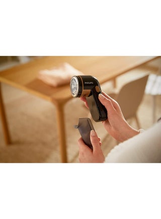 Philips Fabric Shaver, Quick And Effective Removal Of Pills And Bobbles - GC026/80 Black - view 2