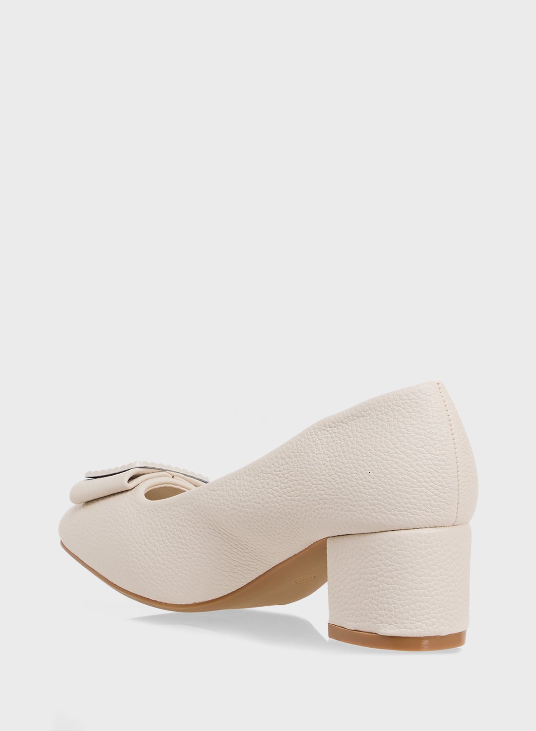 حذاء بكعب منخفض مربع