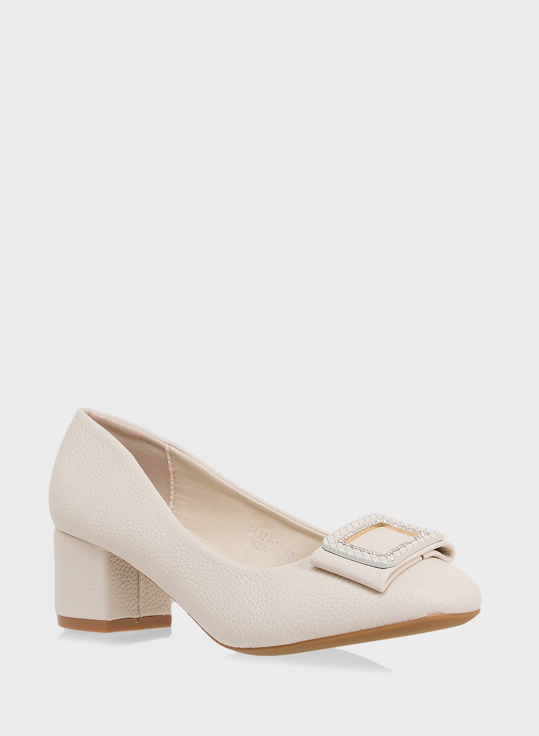 حذاء بكعب منخفض مربع