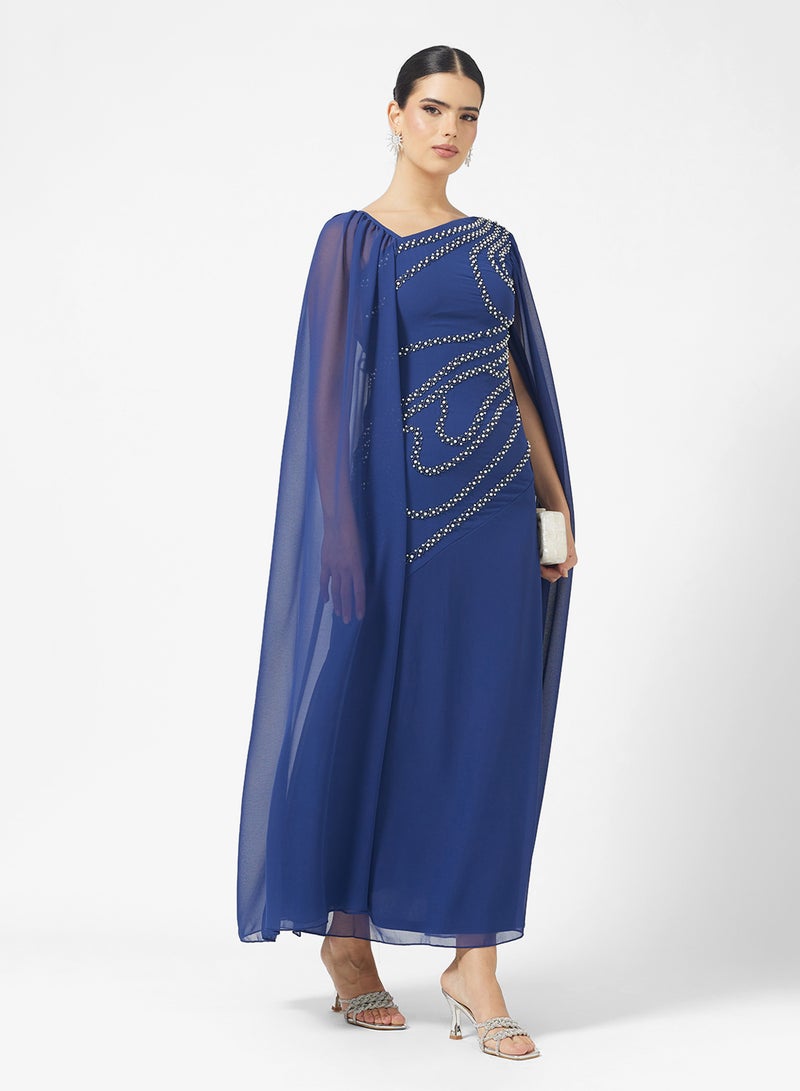 اميليا روز فستان ماكسي بأكمام كاب وطبقات من الترتر - Image 1