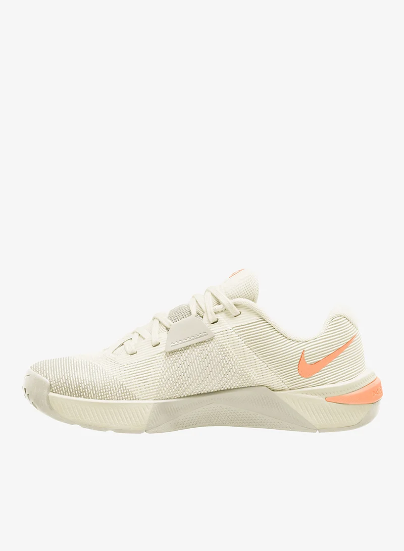 نايكي ميتكون