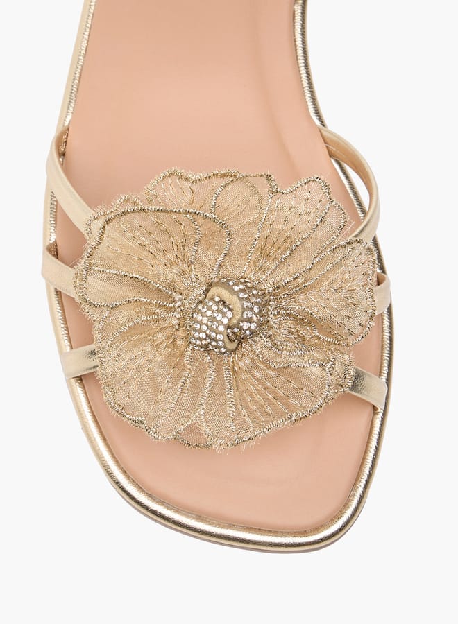 سيليست صنادل بناتي بتطريز زهور وإغلاق بشريط لاصق - Image 3