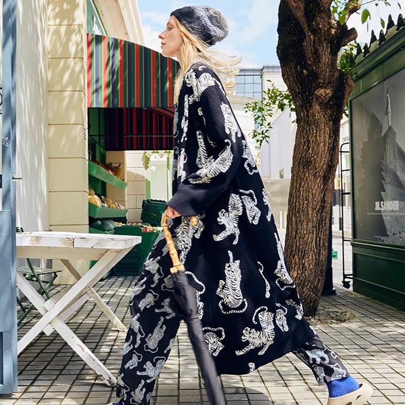 Light Luxury Nightgown for Women and Men Autumn and Winter French Half-side Velvet Woven Pajamas suit Thickened Warm Outer Wearing Home Clothes Black suit - Image 4